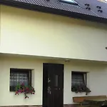 Familiowka Feriegård Mizerna